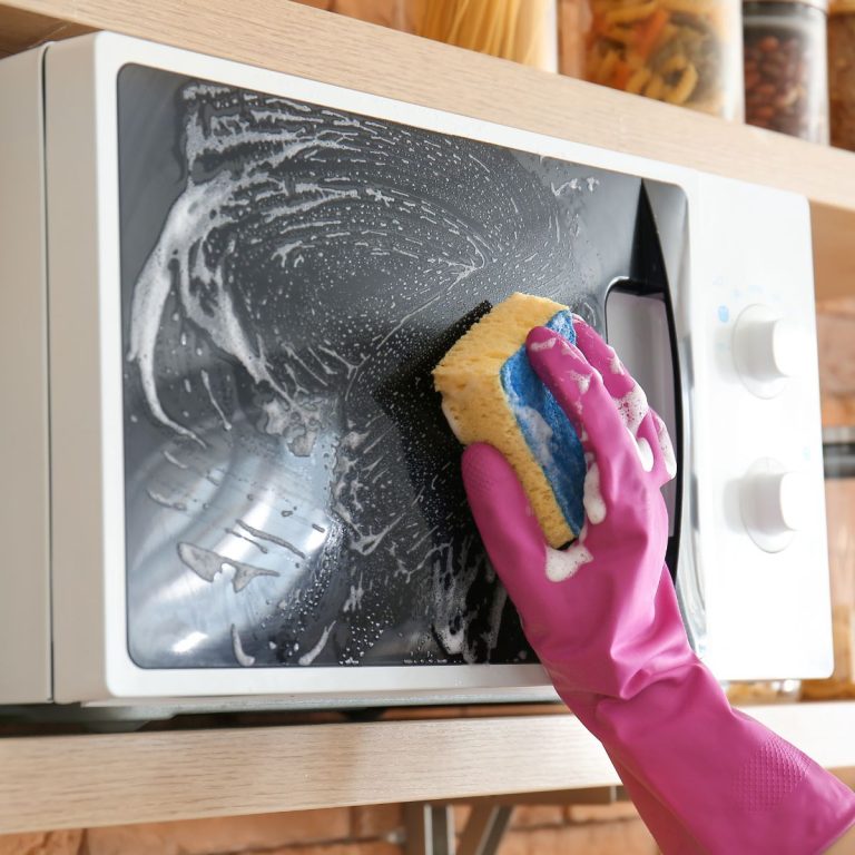 Tips for Cleaning the Office Microwave