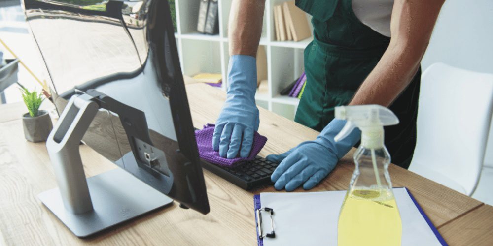 office-cleaning-a-professional-and-healthy-environment-clean-keyboard